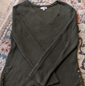 Sonoma v-neck sweater w/anchor buttons